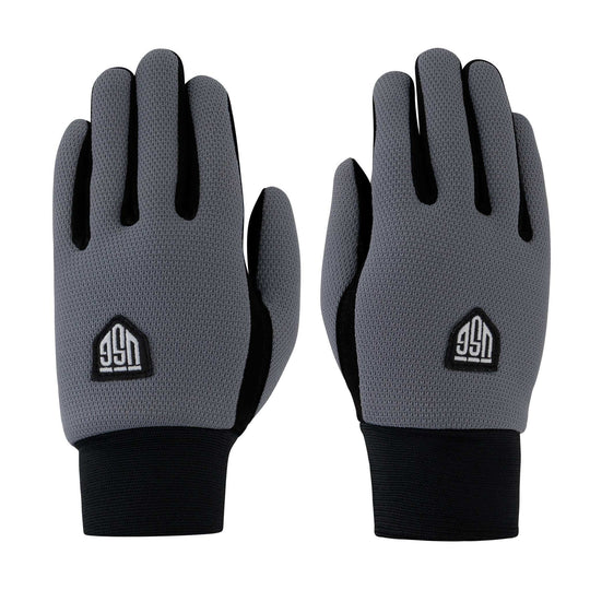 Winter golf gloves in dark gray textured fabric with black fingers, wrist cuffs and small logo emblems; Warm Fit – Winter Golf Glove